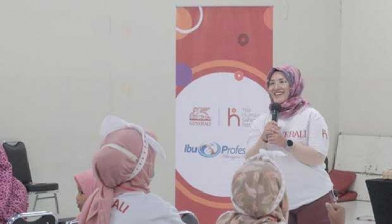 Collaborating with the Yayasan Ibu Profesional, Generali Holds Financial and Family Resilience Education in Surabaya