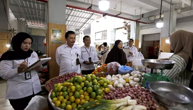 Indonesian Trade Surplus Narrows to USD 0.95 Billion as Imports Grow Faster